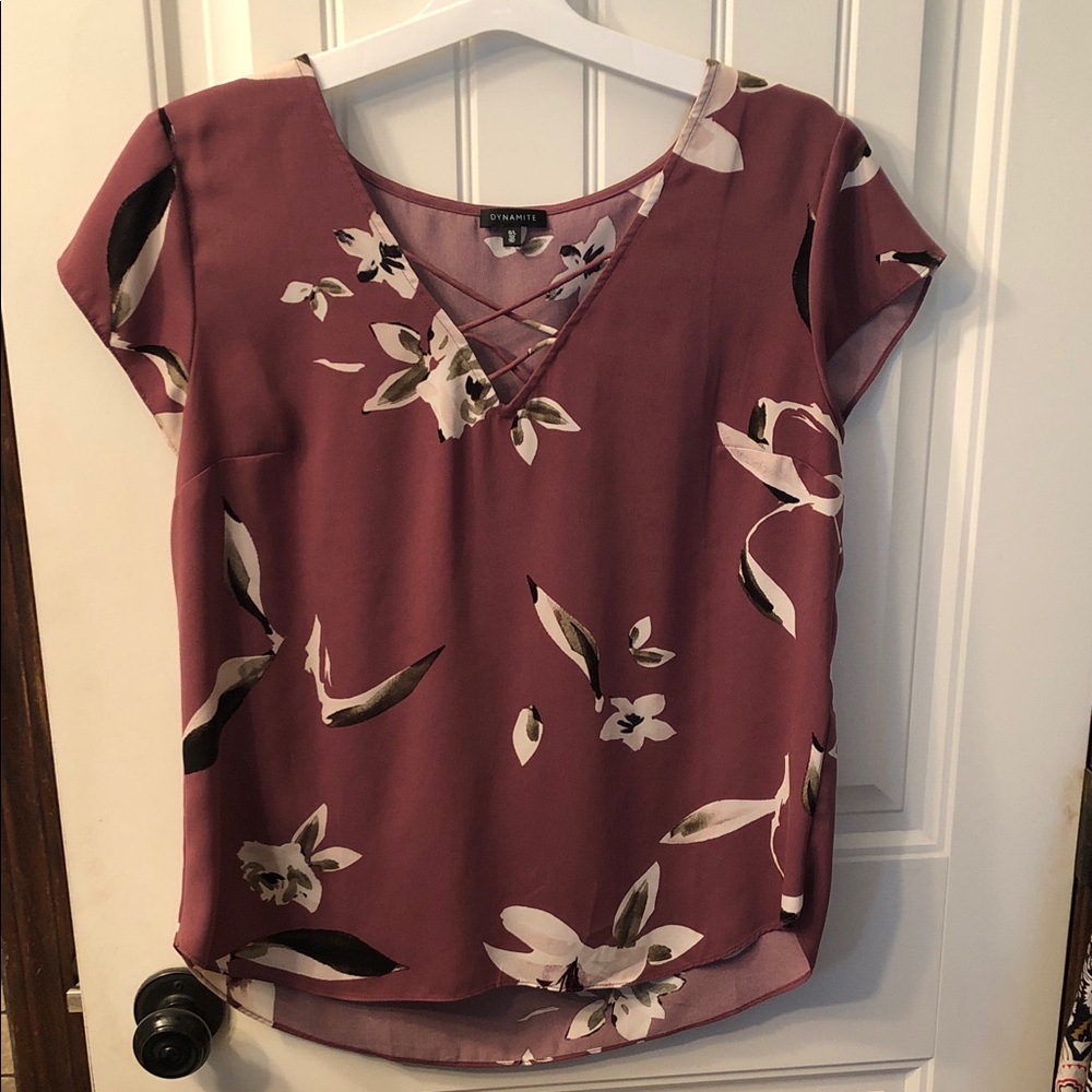 Dynamite Mauve Floral V-Neck Crisscross Blouse
